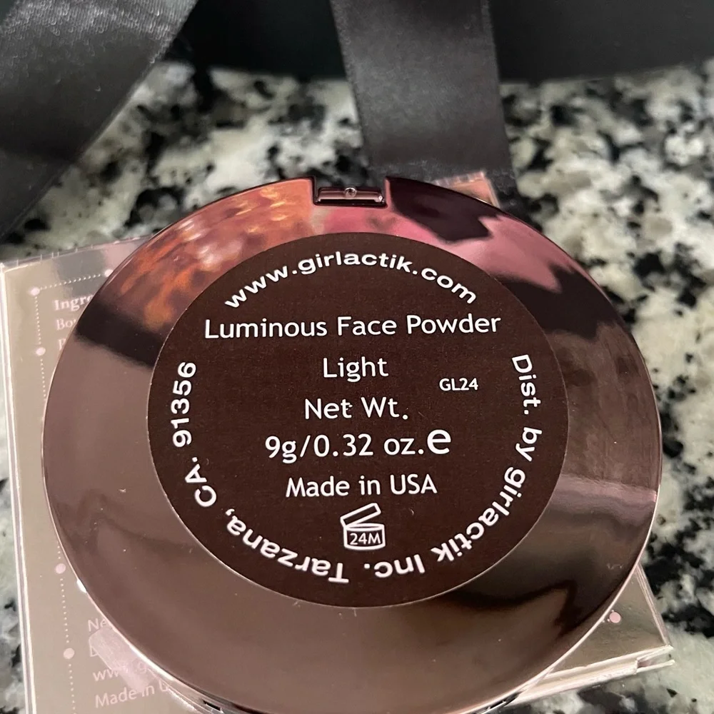 GIRLACTIK Luminous Face Powder BNIB